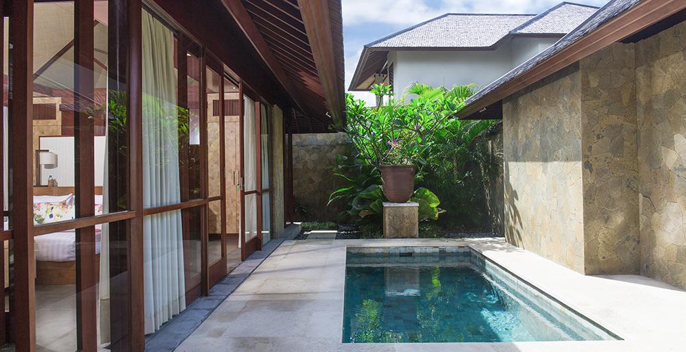 Villa Bayu Gita Beachfront - Master suite two plunge pool